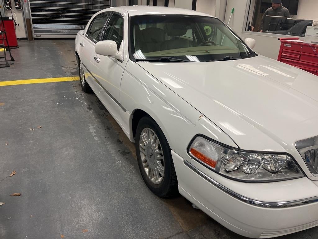 2011 Lincoln Town Car Signature Limited