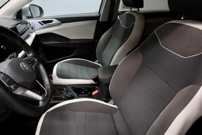 2025 Volkswagen Taos SE 4MOTION