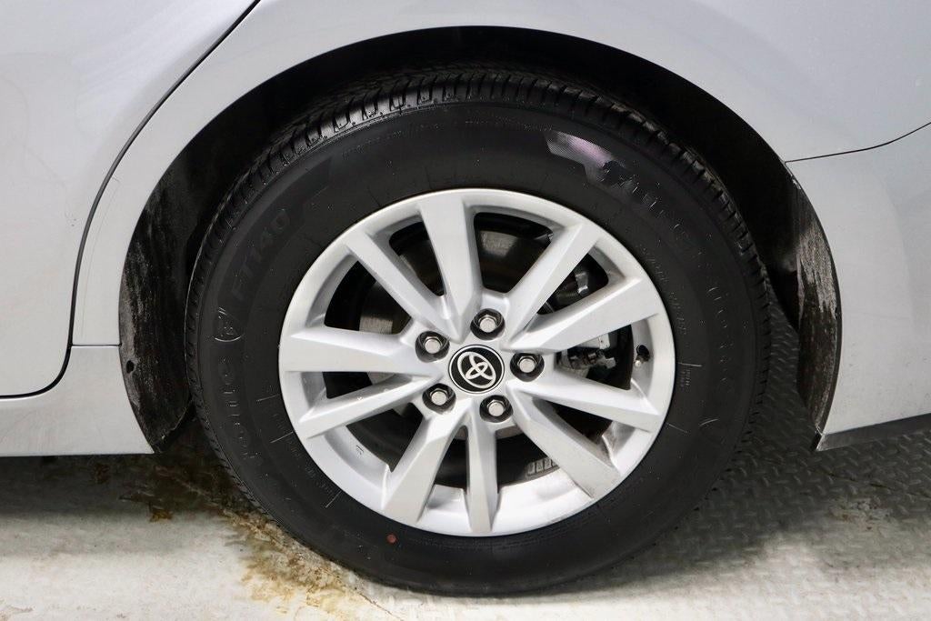 2025 Toyota Camry LE (SE)