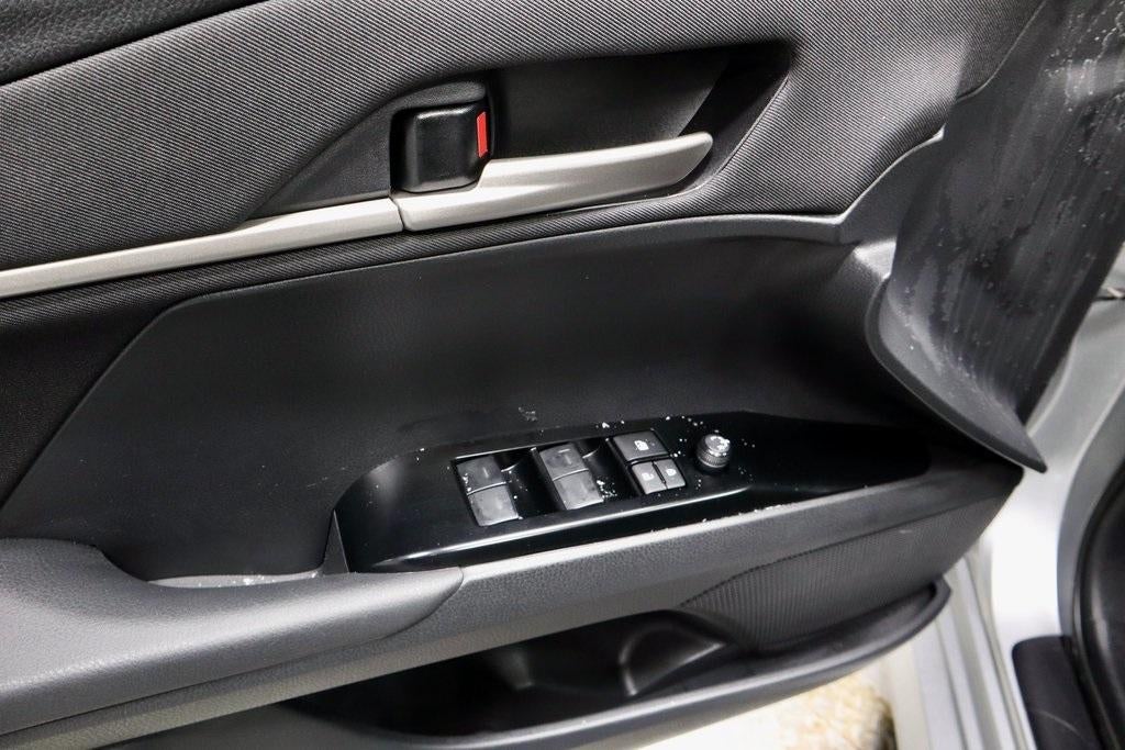 2025 Toyota Camry LE (SE)