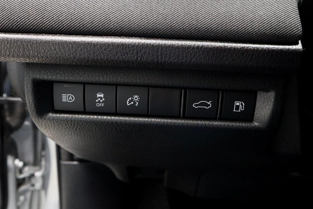 2025 Toyota Camry LE (SE)