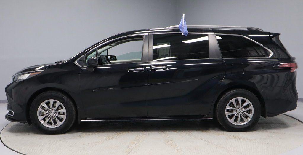 2022 Toyota Sienna XLE AWD 7-Passenger (Natl)