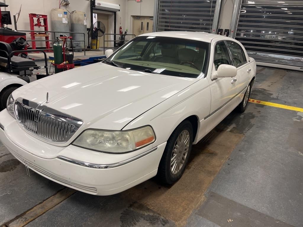 2011 Lincoln Town Car Signature