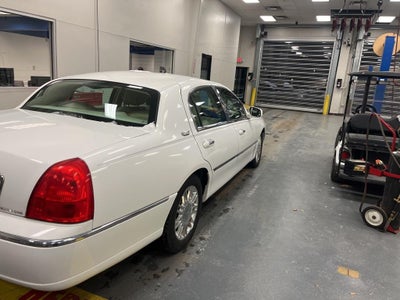 2011 Lincoln Town Car Signature
