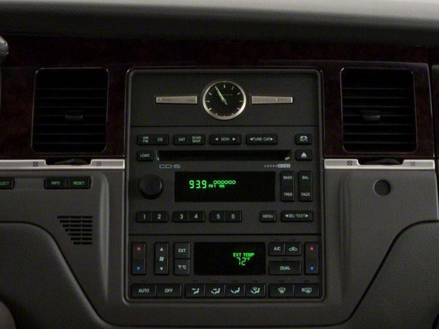 2011 Lincoln Town Car Signature