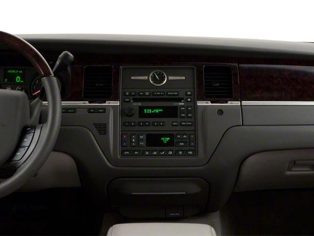2011 Lincoln Town Car Signature
