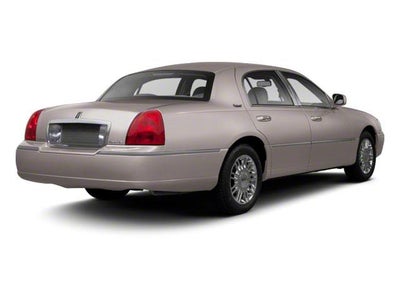 2011 Lincoln Town Car Signature