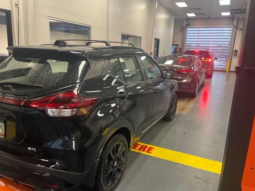 2021 Nissan Kicks SR