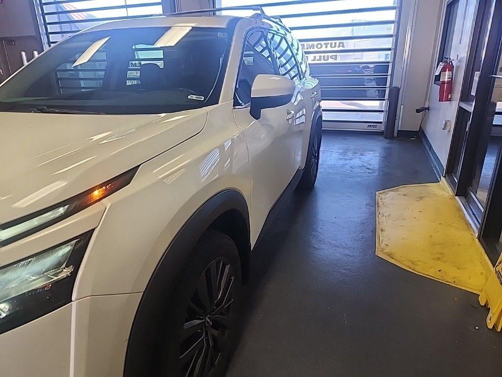 2022 Nissan Pathfinder SL