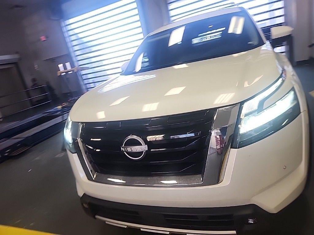 2022 Nissan Pathfinder SL