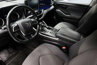 2022 Toyota Highlander LE