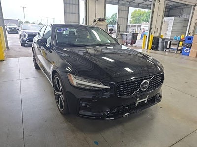 2024 Volvo S60 B5 Plus Dark Theme