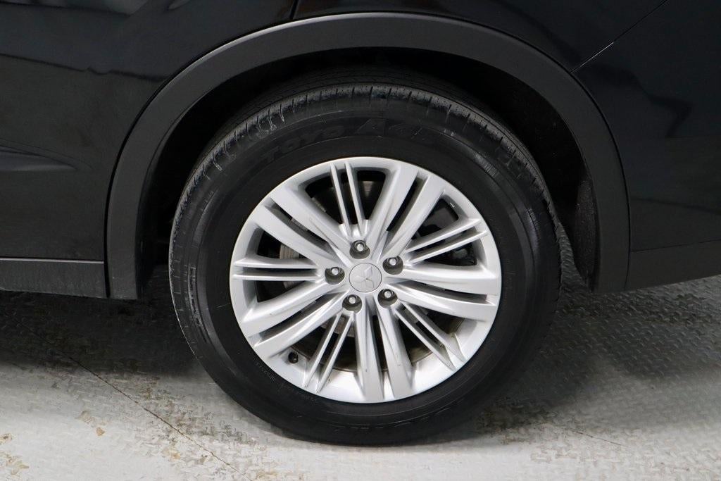 2024 Mitsubishi Outlander ES