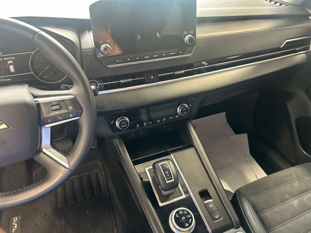 2023 Mitsubishi Outlander SE