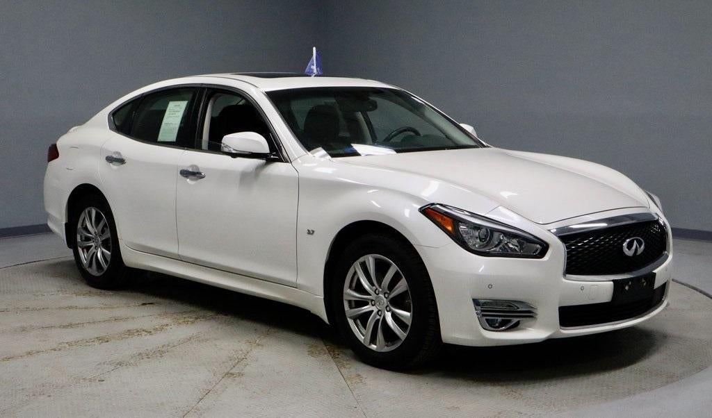 2017 INFINITI Q70 3.7X