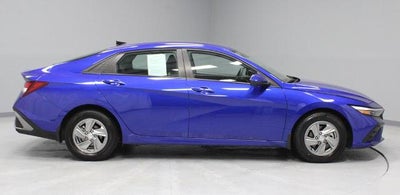 2025 Hyundai ELANTRA SE