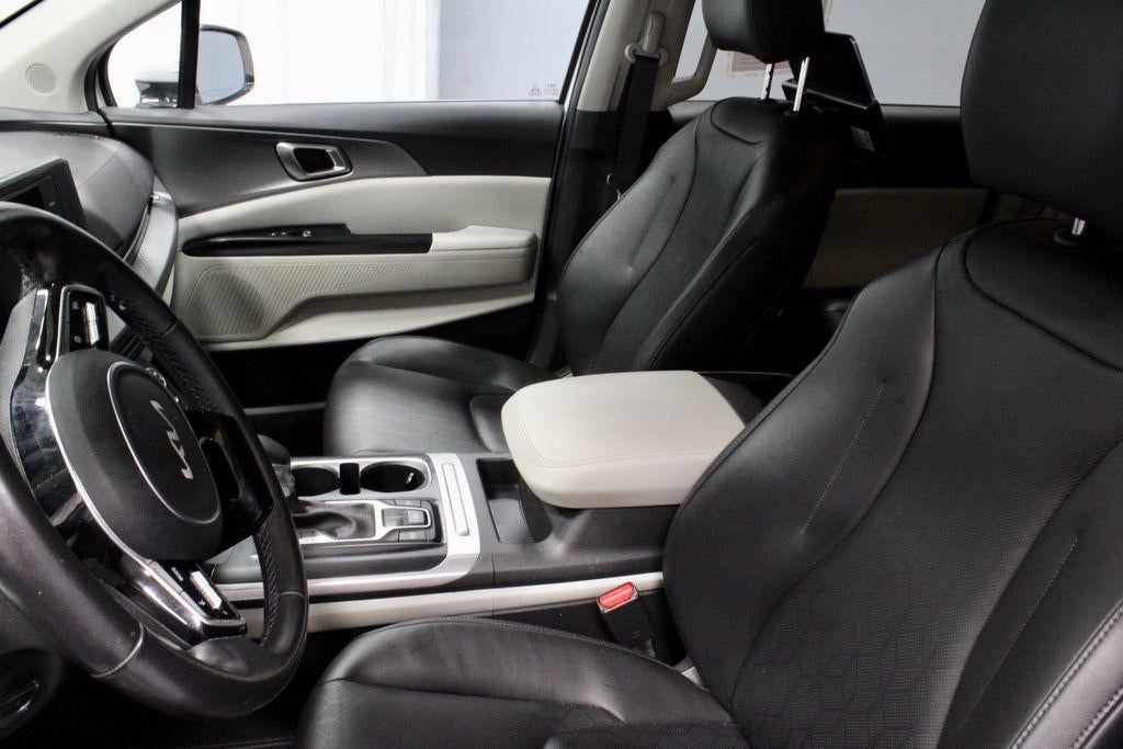 2023 Kia Carnival LX