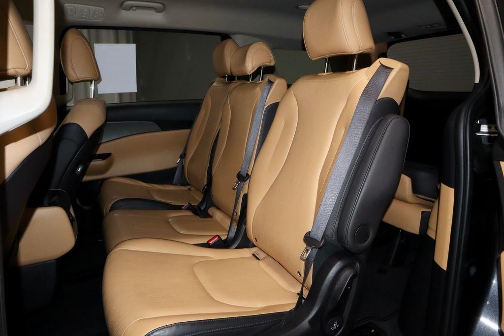 2024 Kia Carnival LX Seat Package