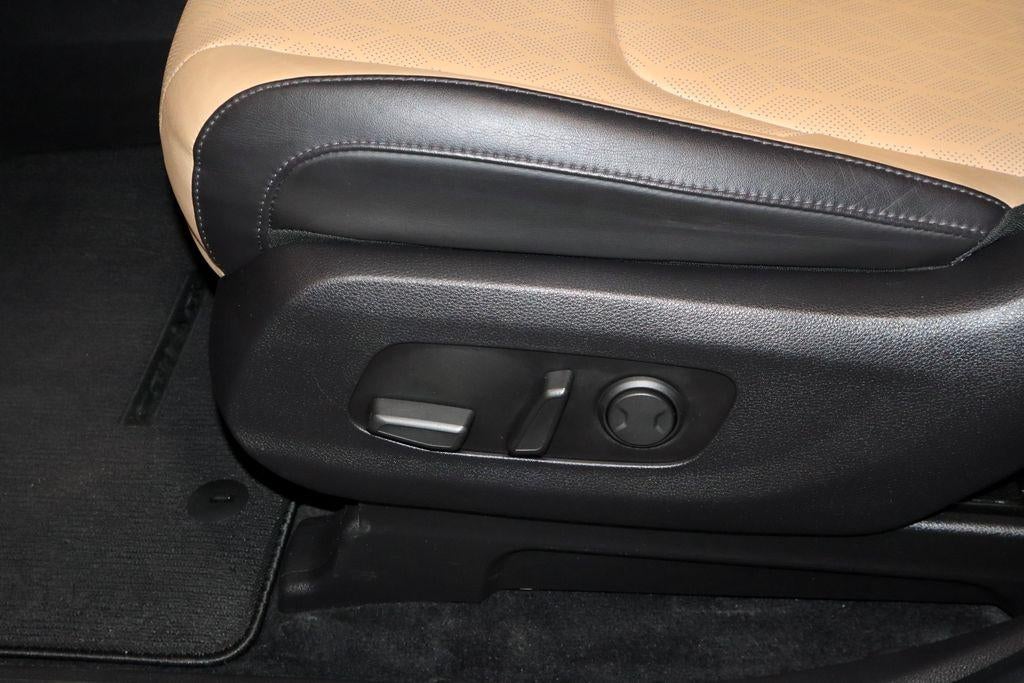 2024 Kia Carnival LX Seat Package