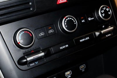 2024 Kia Carnival LX Seat Package