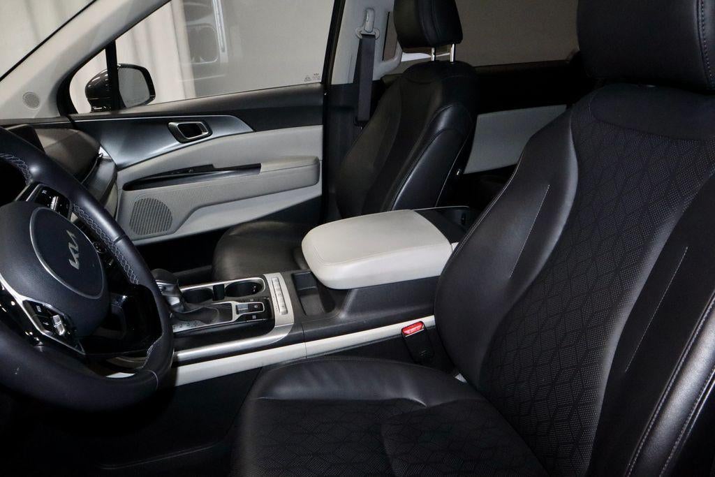 2024 Kia Carnival LX Seat Package
