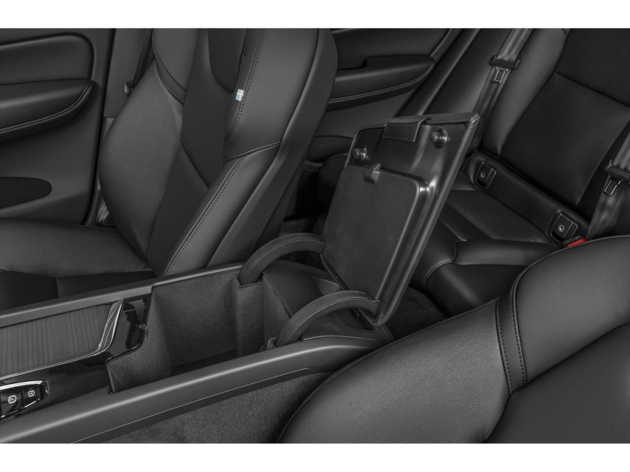 2024 Volvo XC60 B5 Ultimate Dark Theme
